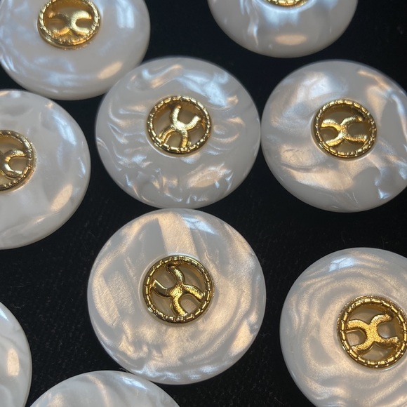 Nineteen Buttons - Picture 2 of 4